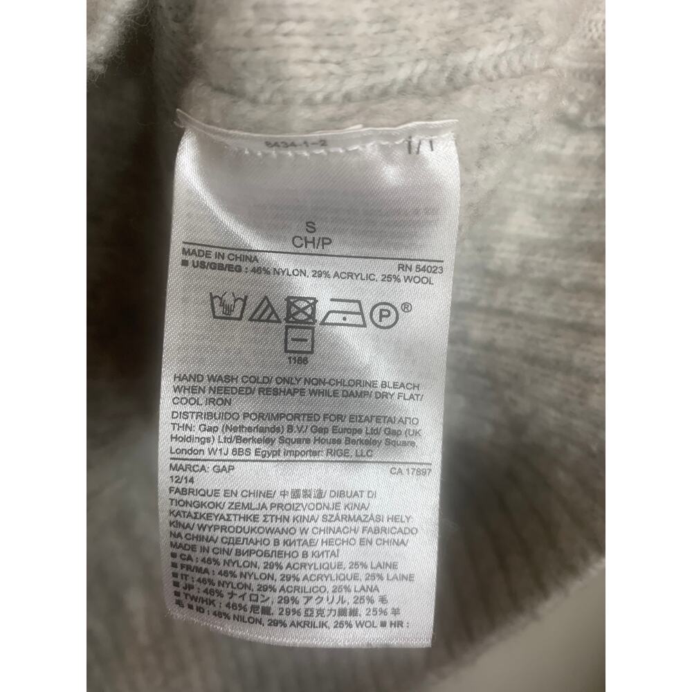 Gap Pale Gray V Neck Sweater Sz Small Cozy Wool Blend Minimalism Preppy - Picture 7 of 8